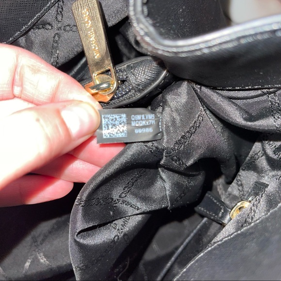 Michael Kors Teagan Black Large Tote - Picture 7 of 10